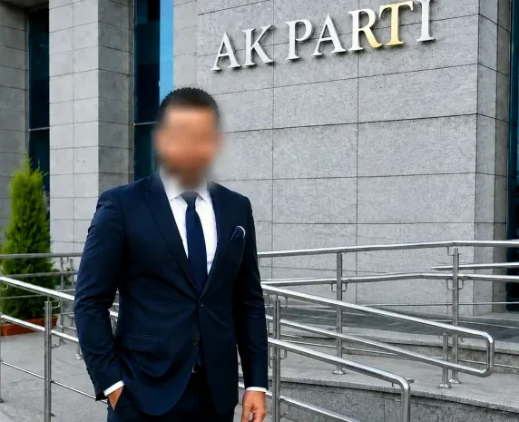 Lara, 32